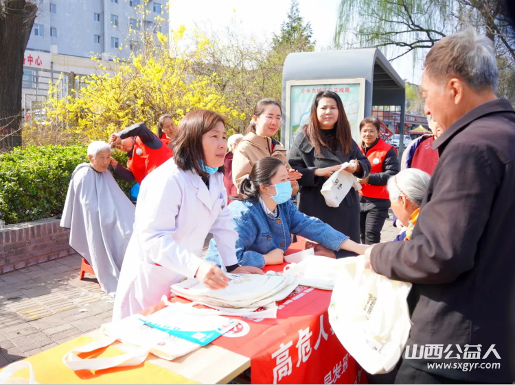 志愿服务进社区健康活动暖人心----介休市敬老协会3月25日走进介休市西南街道绵山南街社区为社区所有老人爱心理发义诊 - 第13张