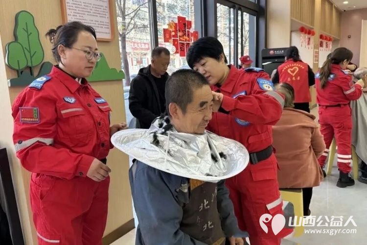 春龙抬首暖民心志愿服务送真情----吕梁市中志协救援队各支队走进柳林县毛家庄社区、薛家湾村委开展“龙抬头”爱心义剪健康义诊便民公益活动 - 第6张
