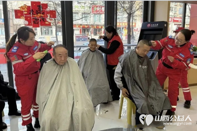 春龙抬首暖民心志愿服务送真情----吕梁市中志协救援队各支队走进柳林县毛家庄社区、薛家湾村委开展“龙抬头”爱心义剪健康义诊便民公益活动 - 第5张