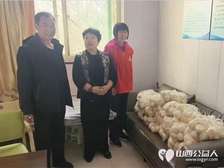 小小馒头传大爱公益暖心润忻州----忻州阳光爱心公益团队携手爱心人士筹备的3000个爱心馒头送到天伦松鹤养老院、福寿康养老院及特殊教育学校 - 第3张