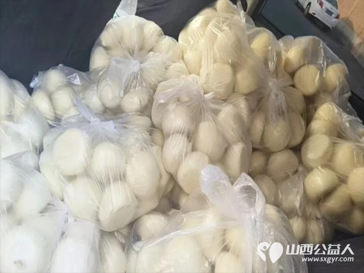 小小馒头传大爱公益暖心润忻州----忻州阳光爱心公益团队携手爱心人士筹备的3000个爱心馒头送到天伦松鹤养老院、福寿康养老院及特殊教育学校 - 第6张