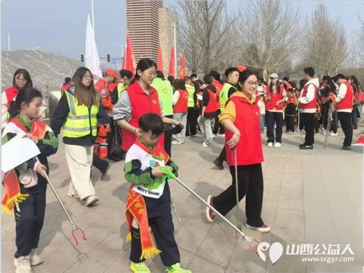 党团队携手护生态.雷锋精神绽新辉¦晋中新青年高校志愿者联合服务中心开展“怡然见晋中.志愿我先行--大手拉小手.环保志愿行”公益活动 - 第3张 - 山西公益人 党团队携手护生态.雷锋精神绽新辉¦晋中新青年高校志愿者联合服务中心开展“怡然见晋中.志愿我先行--大手拉小手.环保志愿行”公益活动 - 第3张
