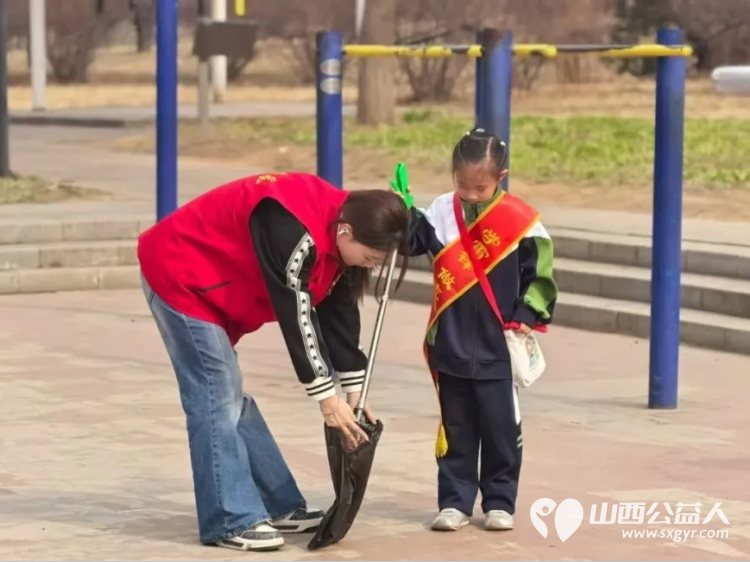 党团队携手护生态.雷锋精神绽新辉¦晋中新青年高校志愿者联合服务中心开展“怡然见晋中.志愿我先行--大手拉小手.环保志愿行”公益活动 - 第11张 - 山西公益人 党团队携手护生态.雷锋精神绽新辉¦晋中新青年高校志愿者联合服务中心开展“怡然见晋中.志愿我先行--大手拉小手.环保志愿行”公益活动 - 第11张