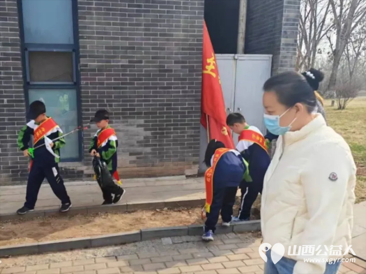 党团队携手护生态.雷锋精神绽新辉¦晋中新青年高校志愿者联合服务中心开展“怡然见晋中.志愿我先行--大手拉小手.环保志愿行”公益活动 - 第6张 - 山西公益人 党团队携手护生态.雷锋精神绽新辉¦晋中新青年高校志愿者联合服务中心开展“怡然见晋中.志愿我先行--大手拉小手.环保志愿行”公益活动 - 第6张