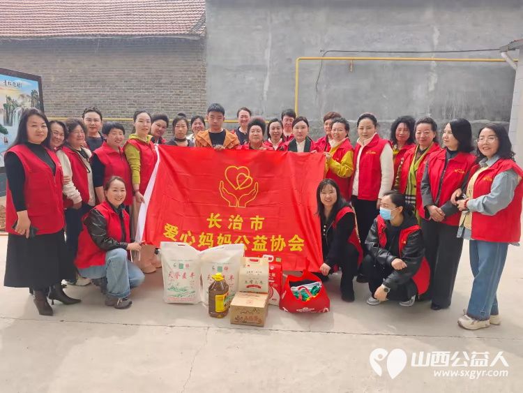 春风送暖润心田----长治市爱心妈妈协会深入上党区走访慰问困难家庭捐赠慰问金和米面等在场的爱心妈妈们从口袋中掏出慰问金表达对困难家庭的关心与支持 - 第1张 - 山西公益人 春风送暖润心田----长治市爱心妈妈协会深入上党区走访慰问困难家庭捐赠慰问金和米面等在场的爱心妈妈们从口袋中掏出慰问金表达对困难家庭的关心与支持 - 第1张