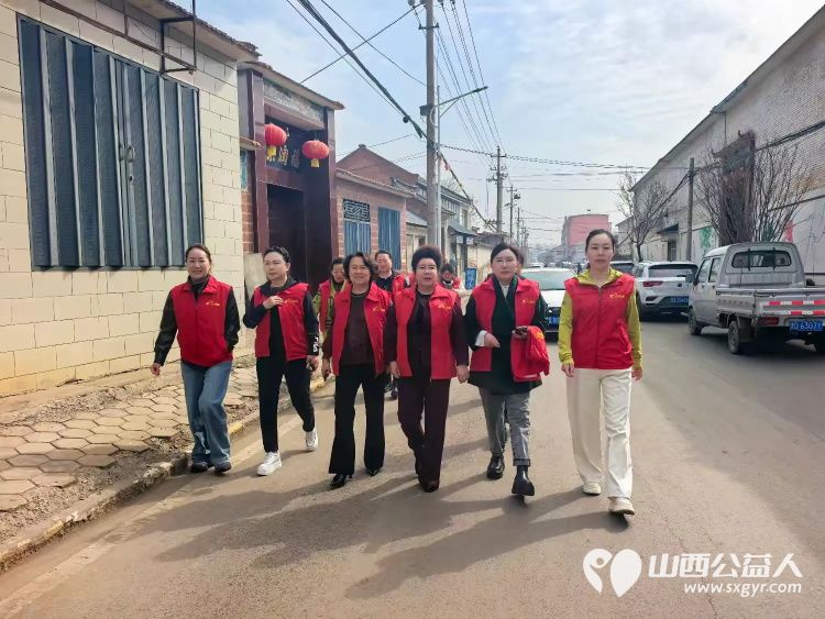 春风送暖润心田----长治市爱心妈妈协会深入上党区走访慰问困难家庭捐赠慰问金和米面等在场的爱心妈妈们从口袋中掏出慰问金表达对困难家庭的关心与支持 - 第3张 - 山西公益人 春风送暖润心田----长治市爱心妈妈协会深入上党区走访慰问困难家庭捐赠慰问金和米面等在场的爱心妈妈们从口袋中掏出慰问金表达对困难家庭的关心与支持 - 第3张