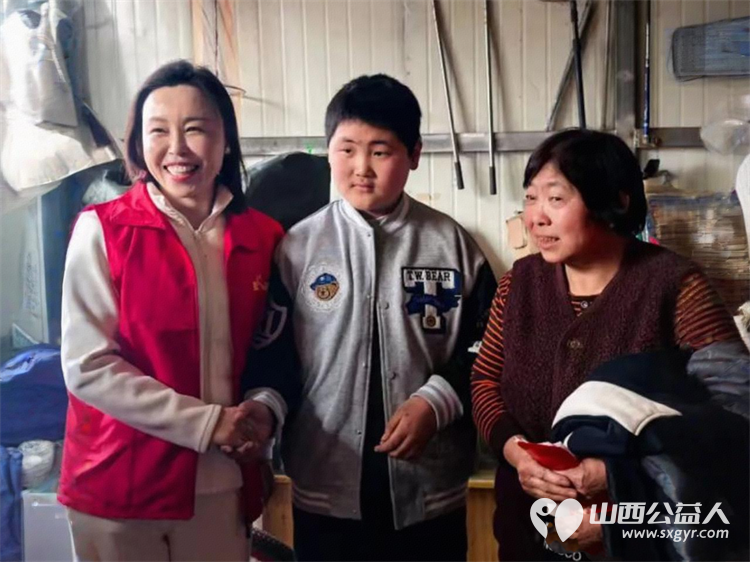 春风送暖润心田----长治市爱心妈妈协会深入上党区走访慰问困难家庭捐赠慰问金和米面等在场的爱心妈妈们从口袋中掏出慰问金表达对困难家庭的关心与支持 - 第19张 - 山西公益人 春风送暖润心田----长治市爱心妈妈协会深入上党区走访慰问困难家庭捐赠慰问金和米面等在场的爱心妈妈们从口袋中掏出慰问金表达对困难家庭的关心与支持 - 第19张