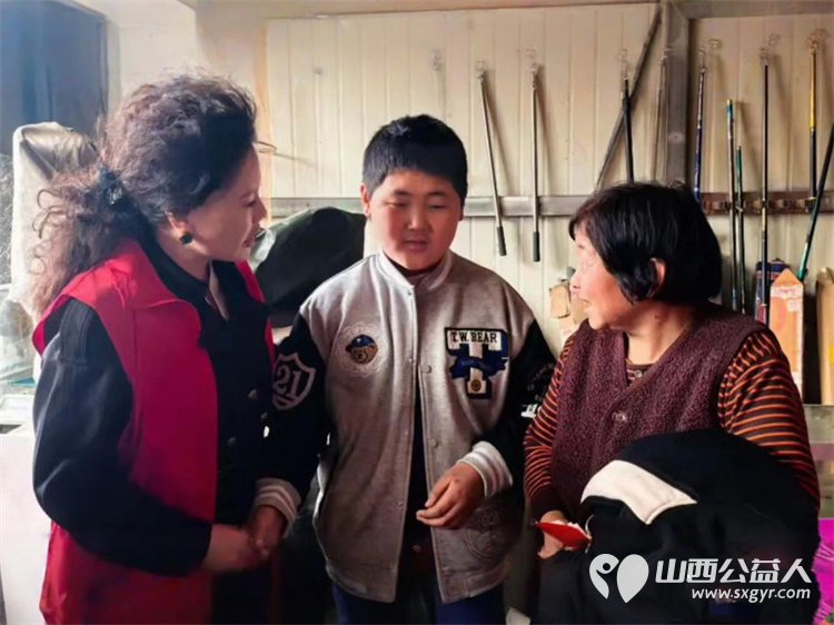 春风送暖润心田----长治市爱心妈妈协会深入上党区走访慰问困难家庭捐赠慰问金和米面等在场的爱心妈妈们从口袋中掏出慰问金表达对困难家庭的关心与支持 - 第18张 - 山西公益人 春风送暖润心田----长治市爱心妈妈协会深入上党区走访慰问困难家庭捐赠慰问金和米面等在场的爱心妈妈们从口袋中掏出慰问金表达对困难家庭的关心与支持 - 第18张