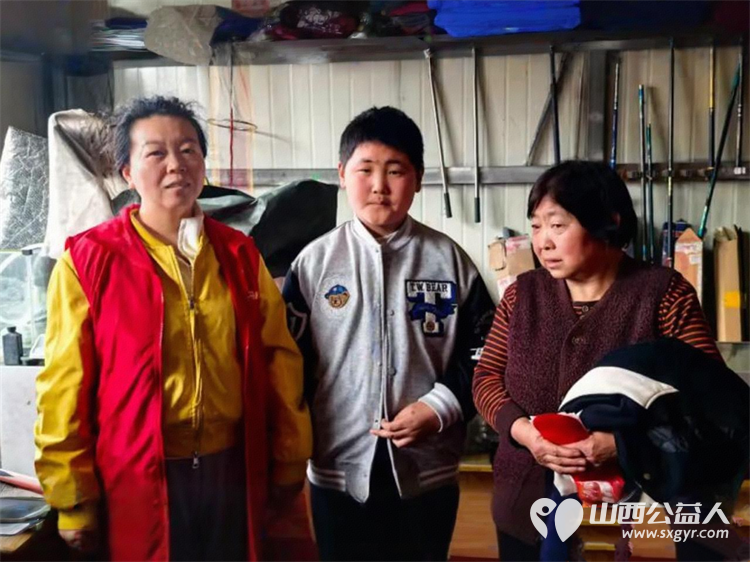 春风送暖润心田----长治市爱心妈妈协会深入上党区走访慰问困难家庭捐赠慰问金和米面等在场的爱心妈妈们从口袋中掏出慰问金表达对困难家庭的关心与支持 - 第17张 - 山西公益人 春风送暖润心田----长治市爱心妈妈协会深入上党区走访慰问困难家庭捐赠慰问金和米面等在场的爱心妈妈们从口袋中掏出慰问金表达对困难家庭的关心与支持 - 第17张