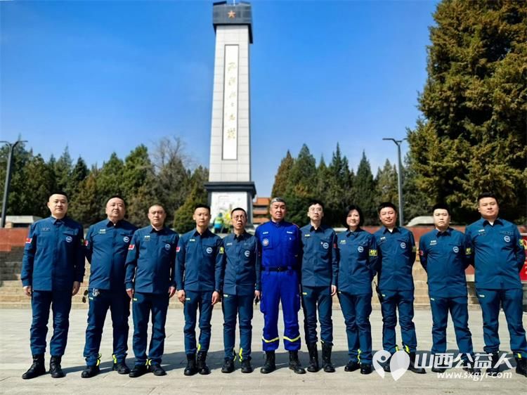 山西蓝天救援队志愿者3月29日去黄坡烈士陵园为解放太原的烈士们扫墓缅怀先烈珍爱和平 - 第2张