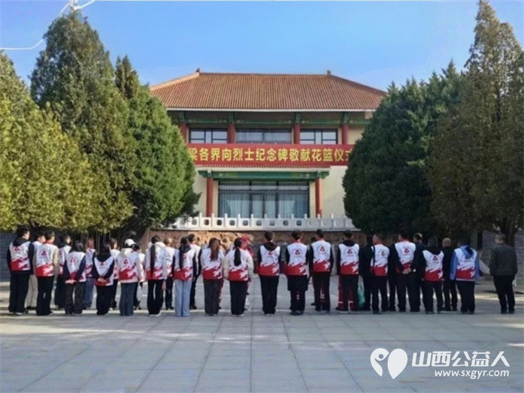 笔笔绘金光念念敬忠魂----吕梁市中志协救援队联合吕梁多支公益队伍赓续红色血脉齐聚凤山革命烈士陵园为陵园内80余块烈士墓碑精心描金致敬英烈告慰忠魂 - 第1张 - 山西公益人 笔笔绘金光念念敬忠魂----吕梁市中志协救援队联合吕梁多支公益队伍赓续红色血脉齐聚凤山革命烈士陵园为陵园内80余块烈士墓碑精心描金致敬英烈告慰忠魂 - 第1张