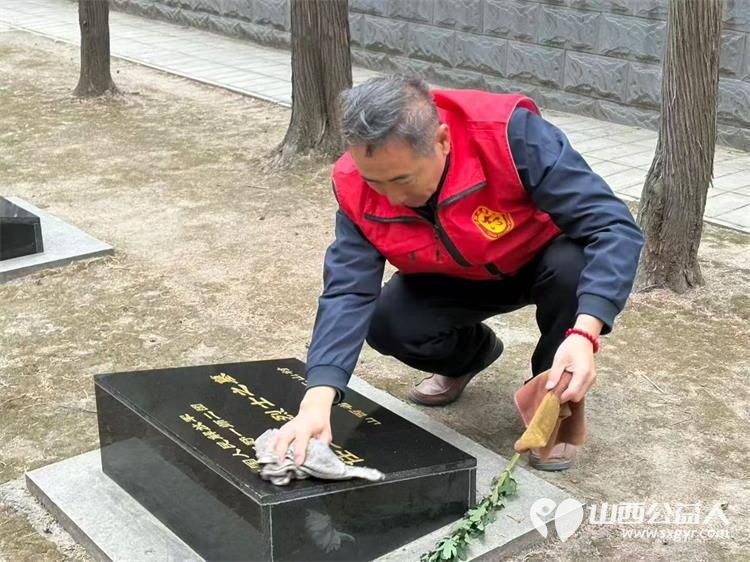 太原市杏花岭区杏花红志愿者服务中心组织志愿者去牛驼寨烈士陵园擦碑打扫卫生纪念革命先烈 - 第1张 - 山西公益人 太原市杏花岭区杏花红志愿者服务中心组织志愿者去牛驼寨烈士陵园擦碑打扫卫生纪念革命先烈 - 第1张