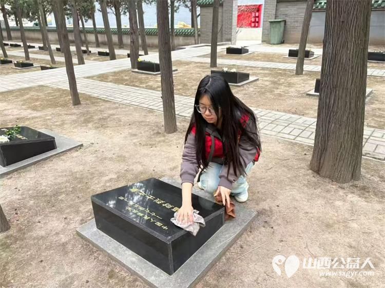 太原市杏花岭区杏花红志愿者服务中心组织志愿者去牛驼寨烈士陵园擦碑打扫卫生纪念革命先烈 - 第9张 - 山西公益人 太原市杏花岭区杏花红志愿者服务中心组织志愿者去牛驼寨烈士陵园擦碑打扫卫生纪念革命先烈 - 第9张