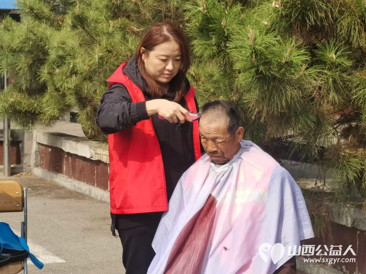 介休市敬老协会敬老爱老助老活动——3月28日走进洪山镇洪山村为老人免费理发体检践行为老服务理念将孝善行服务持之以恒推进 - 第12张