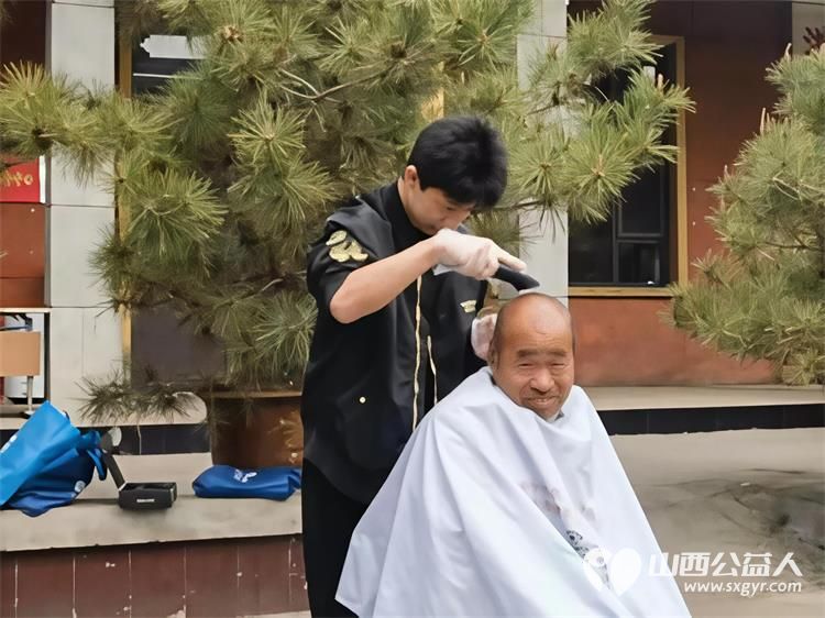 介休市敬老协会敬老爱老助老活动——3月28日走进洪山镇洪山村为老人免费理发体检践行为老服务理念将孝善行服务持之以恒推进 - 第14张