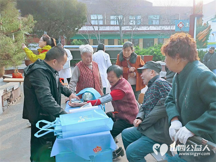 介休市敬老协会敬老爱老助老活动——3月28日走进洪山镇洪山村为老人免费理发体检践行为老服务理念将孝善行服务持之以恒推进 - 第8张