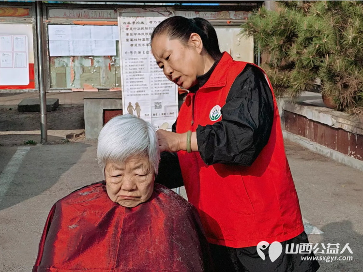 介休市敬老协会敬老爱老助老活动——3月28日走进洪山镇洪山村为老人免费理发体检践行为老服务理念将孝善行服务持之以恒推进 - 第13张