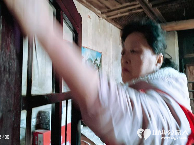 介休市敬老协会志愿者走进洪山镇洪山村入户80岁特困宋根生老人家为老人打扫室内外卫生做饭包饺子 - 第8张 - 山西公益人 介休市敬老协会志愿者走进洪山镇洪山村入户80岁特困宋根生老人家为老人打扫室内外卫生做饭包饺子 - 第8张