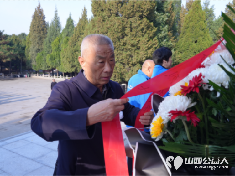 缅怀革命先烈汲取奋进力量 临汾市关工委、市志愿服务联合会、市护苗爱心志愿服务队组织学生志愿者和社会爱心人士走进临汾烈士陵园开展清明祭扫活动 - 第4张