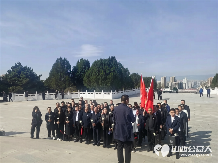 同心公益行赓续红色血脉奠英烈----杏花岭区新联会携手太原市烛光志愿服务中心前往太原市牛驼寨烈士陵园开展清明祭英烈活动厚植爱国主义情怀 - 第3张