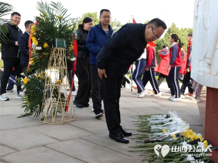 同心公益行赓续红色血脉奠英烈----杏花岭区新联会携手太原市烛光志愿服务中心前往太原市牛驼寨烈士陵园开展清明祭英烈活动厚植爱国主义情怀 - 第6张