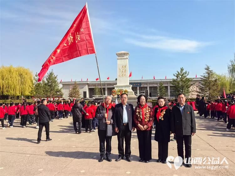 太原市学花志愿服务中心走进太原市杏花岭区新建路小学共同参与传承胡兰精神争做时代新人清明祭英烈主题队日活动 - 第5张