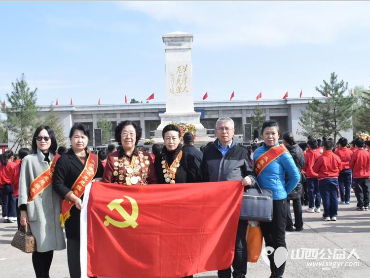 太原市学花志愿服务中心走进太原市杏花岭区新建路小学共同参与传承胡兰精神争做时代新人清明祭英烈主题队日活动 - 第2张