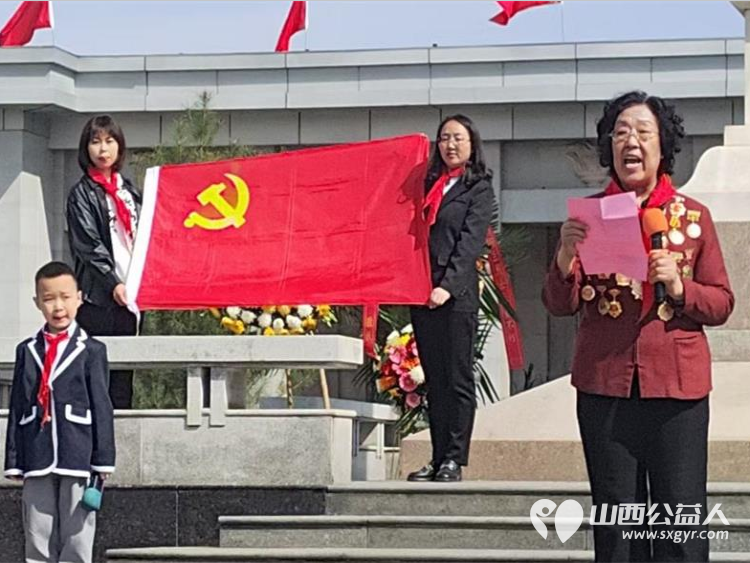 太原市学花志愿服务中心走进太原市杏花岭区新建路小学共同参与传承胡兰精神争做时代新人清明祭英烈主题队日活动 - 第3张
