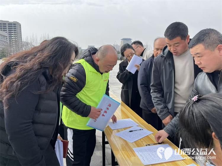 情满丹河因爱而聚‖晋城市绿丝带志愿者协会志愿者参加晋城市泽州县慈善总会“3·28慈善日”捐助启动仪式现场掀起了爱心捐赠的热潮 - 第10张 - 山西公益人 情满丹河因爱而聚‖晋城市绿丝带志愿者协会志愿者参加晋城市泽州县慈善总会“3·28慈善日”捐助启动仪式现场掀起了爱心捐赠的热潮 - 第10张
