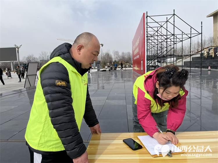情满丹河因爱而聚‖晋城市绿丝带志愿者协会志愿者参加晋城市泽州县慈善总会“3·28慈善日”捐助启动仪式现场掀起了爱心捐赠的热潮 - 第16张 - 山西公益人 情满丹河因爱而聚‖晋城市绿丝带志愿者协会志愿者参加晋城市泽州县慈善总会“3·28慈善日”捐助启动仪式现场掀起了爱心捐赠的热潮 - 第16张