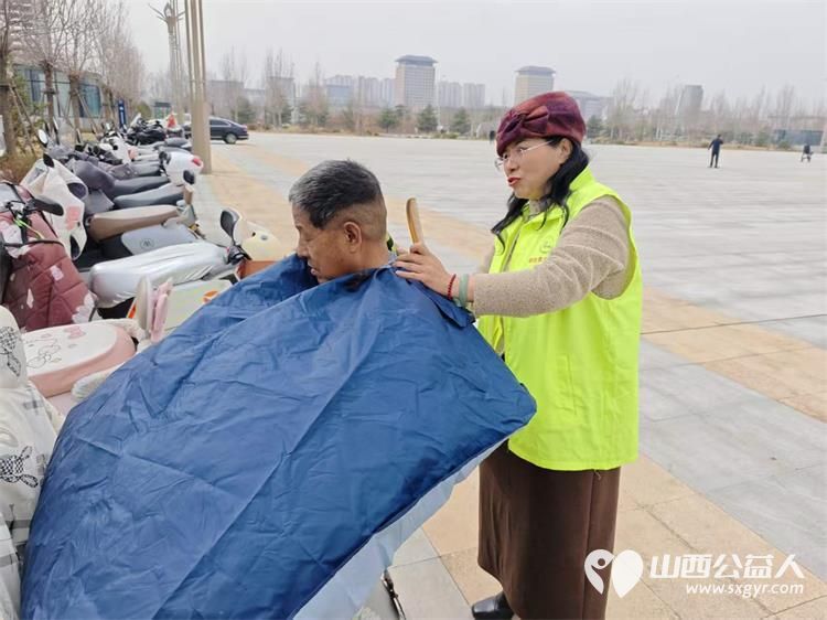 情满丹河因爱而聚‖晋城市绿丝带志愿者协会志愿者参加晋城市泽州县慈善总会“3·28慈善日”捐助启动仪式现场掀起了爱心捐赠的热潮 - 第13张 - 山西公益人 情满丹河因爱而聚‖晋城市绿丝带志愿者协会志愿者参加晋城市泽州县慈善总会“3·28慈善日”捐助启动仪式现场掀起了爱心捐赠的热潮 - 第13张