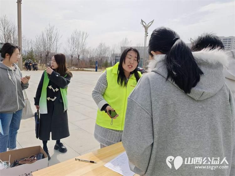 情满丹河因爱而聚‖晋城市绿丝带志愿者协会志愿者参加晋城市泽州县慈善总会“3·28慈善日”捐助启动仪式现场掀起了爱心捐赠的热潮 - 第20张 - 山西公益人 情满丹河因爱而聚‖晋城市绿丝带志愿者协会志愿者参加晋城市泽州县慈善总会“3·28慈善日”捐助启动仪式现场掀起了爱心捐赠的热潮 - 第20张