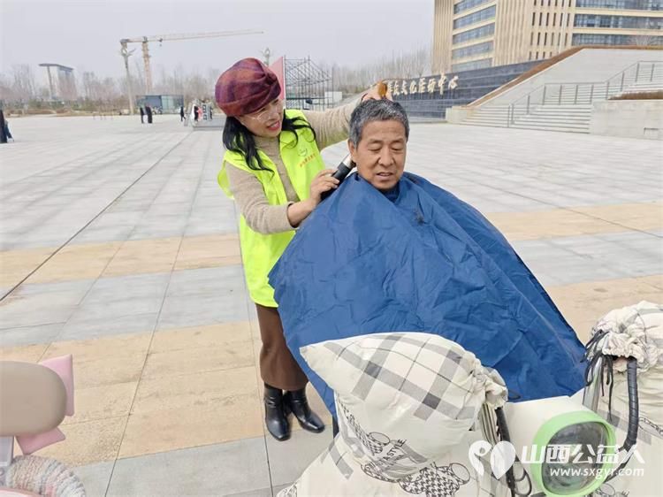 情满丹河因爱而聚‖晋城市绿丝带志愿者协会志愿者参加晋城市泽州县慈善总会“3·28慈善日”捐助启动仪式现场掀起了爱心捐赠的热潮 - 第12张 - 山西公益人 情满丹河因爱而聚‖晋城市绿丝带志愿者协会志愿者参加晋城市泽州县慈善总会“3·28慈善日”捐助启动仪式现场掀起了爱心捐赠的热潮 - 第12张