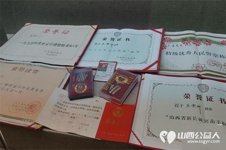 清明祭英烈初心永不忘----晋城市绿丝带志愿者协会组织志愿者祭扫晋城烈士陵园以虔诚之心敬献哀思静静追忆革命先辈浴血奋战的峥嵘岁月 - 第21张