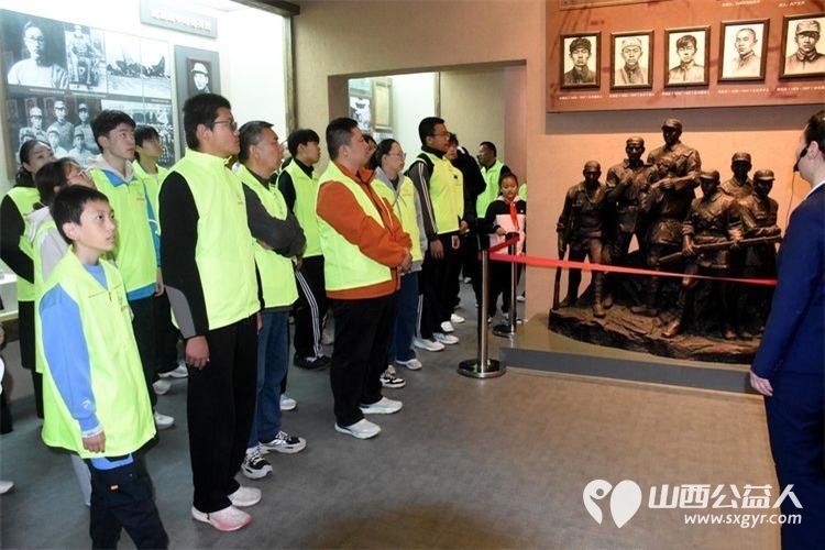 清明祭英烈初心永不忘----晋城市绿丝带志愿者协会组织志愿者祭扫晋城烈士陵园以虔诚之心敬献哀思静静追忆革命先辈浴血奋战的峥嵘岁月 - 第20张