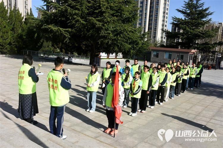 清明祭英烈初心永不忘----晋城市绿丝带志愿者协会组织志愿者祭扫晋城烈士陵园以虔诚之心敬献哀思静静追忆革命先辈浴血奋战的峥嵘岁月 - 第14张