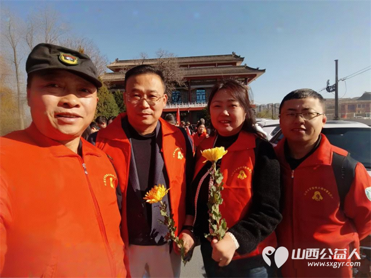 山西省中检中医泓修堂家庭保健医生太原培训基地组织志愿者在太原黄坡烈士陵园祭扫英烈敬献鲜花参观英烈陈列馆 - 第3张