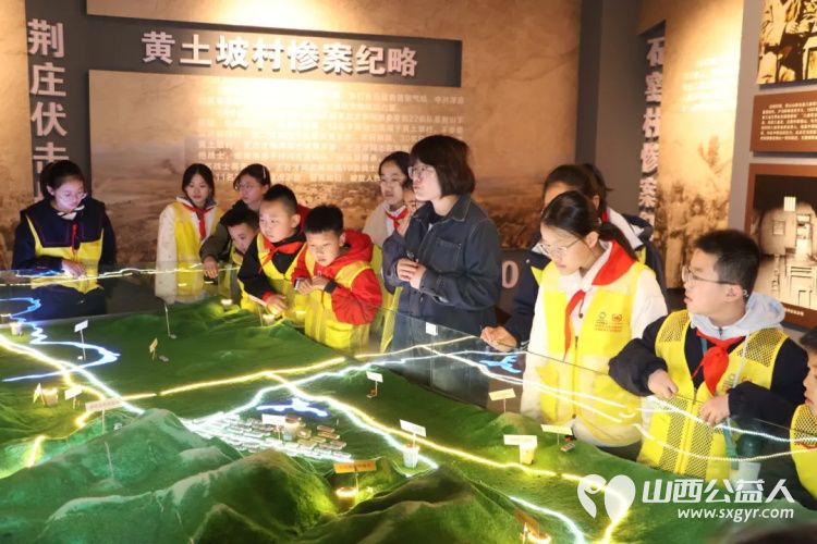 清明祭英烈薪火永相传----浑源县青年志愿者协会组织思源社区开展青少年红色教育主题活动走进浑源县革命烈士陵园祭扫革命先烈让青少年接受精神洗礼 - 第17张