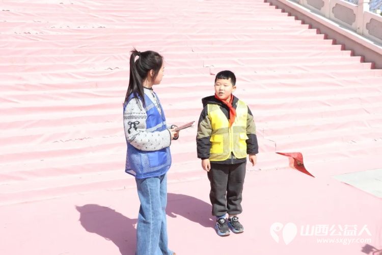 清明祭英烈薪火永相传----浑源县青年志愿者协会组织思源社区开展青少年红色教育主题活动走进浑源县革命烈士陵园祭扫革命先烈让青少年接受精神洗礼 - 第26张