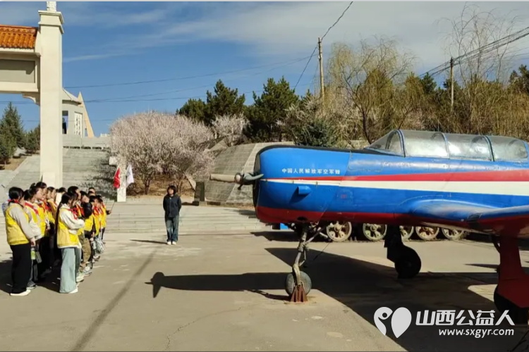 清明祭英烈薪火永相传----浑源县青年志愿者协会组织思源社区开展青少年红色教育主题活动走进浑源县革命烈士陵园祭扫革命先烈让青少年接受精神洗礼 - 第14张