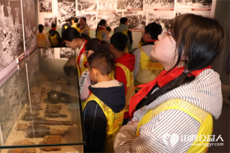 清明祭英烈薪火永相传----浑源县青年志愿者协会组织思源社区开展青少年红色教育主题活动走进浑源县革命烈士陵园祭扫革命先烈让青少年接受精神洗礼 - 第23张