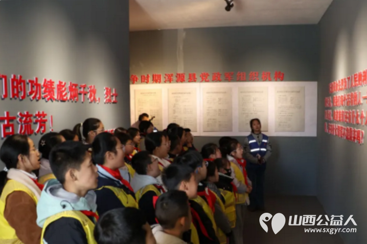 清明祭英烈薪火永相传----浑源县青年志愿者协会组织思源社区开展青少年红色教育主题活动走进浑源县革命烈士陵园祭扫革命先烈让青少年接受精神洗礼 - 第20张