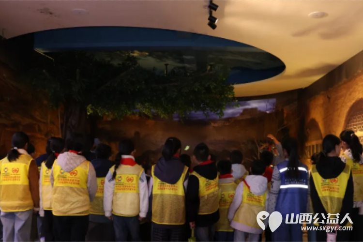 清明祭英烈薪火永相传----浑源县青年志愿者协会组织思源社区开展青少年红色教育主题活动走进浑源县革命烈士陵园祭扫革命先烈让青少年接受精神洗礼 - 第18张