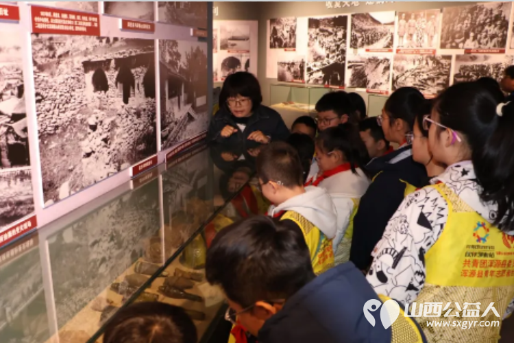 清明祭英烈薪火永相传----浑源县青年志愿者协会组织思源社区开展青少年红色教育主题活动走进浑源县革命烈士陵园祭扫革命先烈让青少年接受精神洗礼 - 第22张