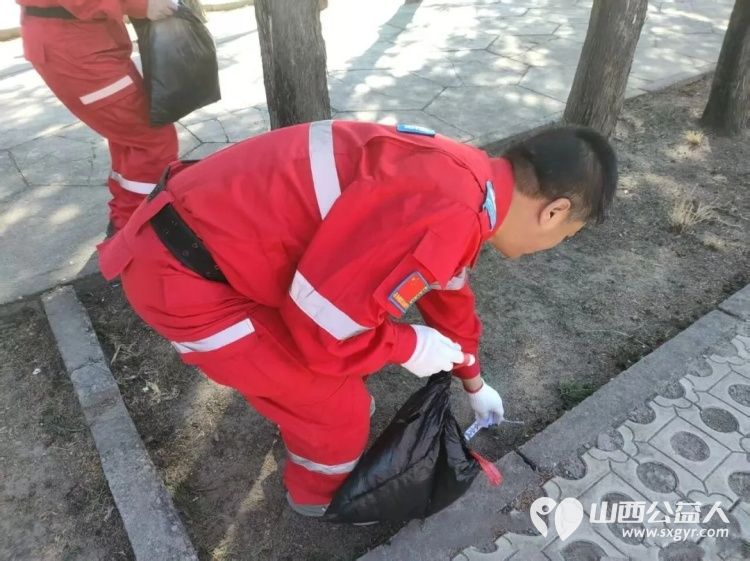 缅怀英烈守初心砥砺担当护平安----繁峙县应急救援协会志愿者前往繁峙县烈士陵园祭扫革命先烈把缅怀之情转化为救援动力立足应急救援岗位 - 第9张