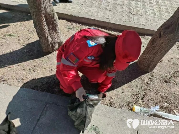 缅怀英烈守初心砥砺担当护平安----繁峙县应急救援协会志愿者前往繁峙县烈士陵园祭扫革命先烈把缅怀之情转化为救援动力立足应急救援岗位 - 第10张