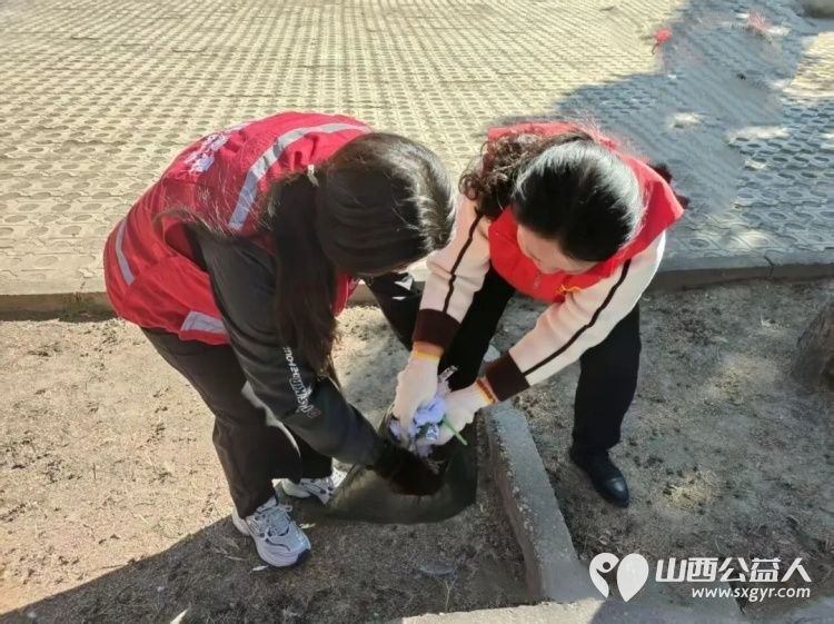缅怀英烈守初心砥砺担当护平安----繁峙县应急救援协会志愿者前往繁峙县烈士陵园祭扫革命先烈把缅怀之情转化为救援动力立足应急救援岗位 - 第8张