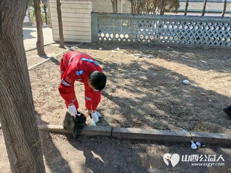 缅怀英烈守初心砥砺担当护平安----繁峙县应急救援协会志愿者前往繁峙县烈士陵园祭扫革命先烈把缅怀之情转化为救援动力立足应急救援岗位 - 第11张