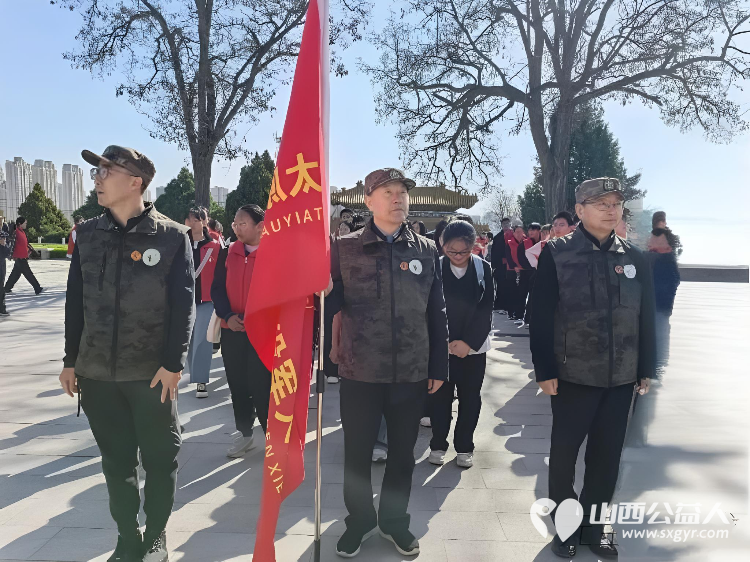 清明寄哀思英烈永铭记----太原市关爱退役军人协会联合山西省学雷锋总队志愿者清明节在黄坡革命烈士陵园追忆先烈们抛头颅洒热血的峥嵘岁月感悟今日和平生活的来之不易 - 第15张 - 山西公益人 清明寄哀思英烈永铭记----太原市关爱退役军人协会联合山西省学雷锋总队志愿者清明节在黄坡革命烈士陵园追忆先烈们抛头颅洒热血的峥嵘岁月感悟今日和平生活的来之不易 - 第15张