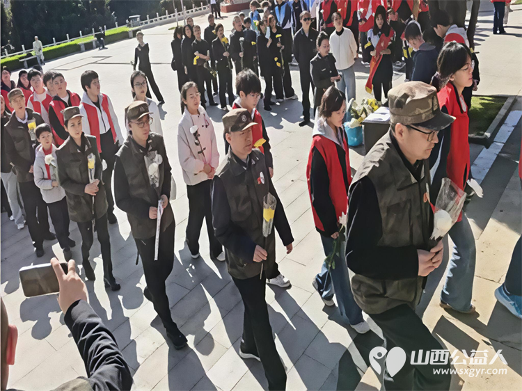 清明寄哀思英烈永铭记----太原市关爱退役军人协会联合山西省学雷锋总队志愿者清明节在黄坡革命烈士陵园追忆先烈们抛头颅洒热血的峥嵘岁月感悟今日和平生活的来之不易 - 第9张 - 山西公益人 清明寄哀思英烈永铭记----太原市关爱退役军人协会联合山西省学雷锋总队志愿者清明节在黄坡革命烈士陵园追忆先烈们抛头颅洒热血的峥嵘岁月感悟今日和平生活的来之不易 - 第9张